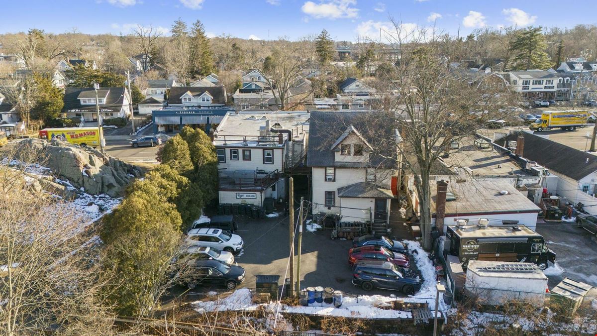 232 E Putnam Ave