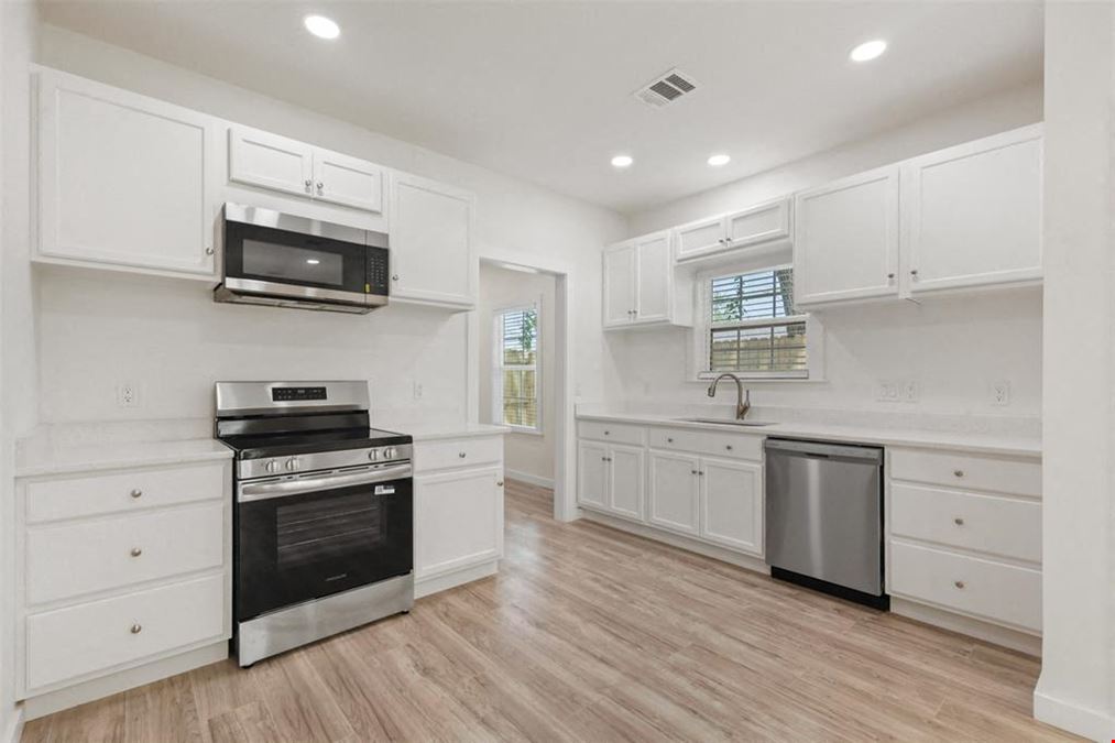 1310 E Alamo St