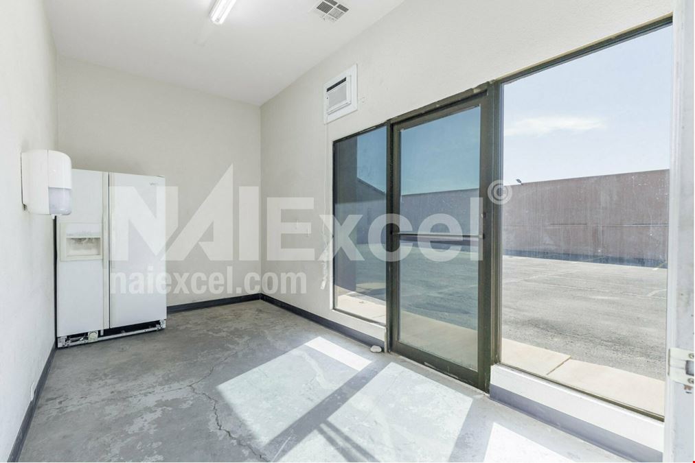 Rare Mfg./Showroom/Warehouse near Sunset!