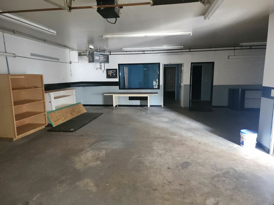 2460 Cedar St - Garage