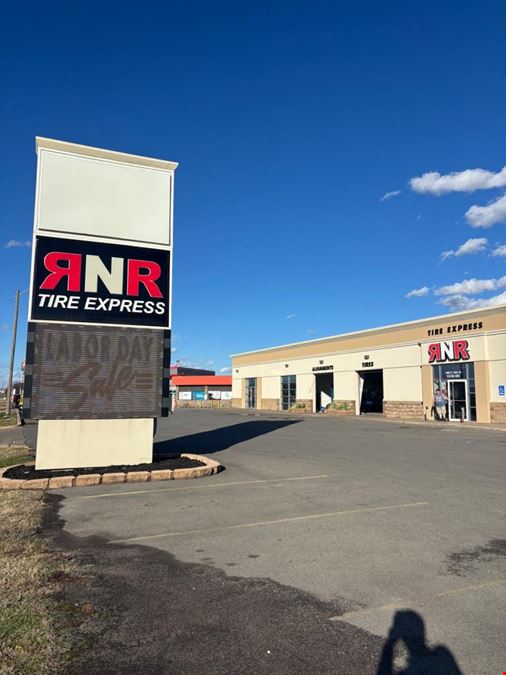 1906 N Main St - Retail