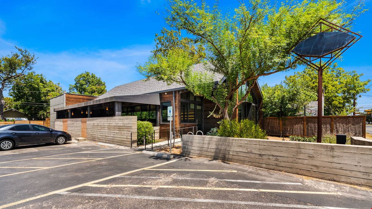 2708 E Cesar Chavez St