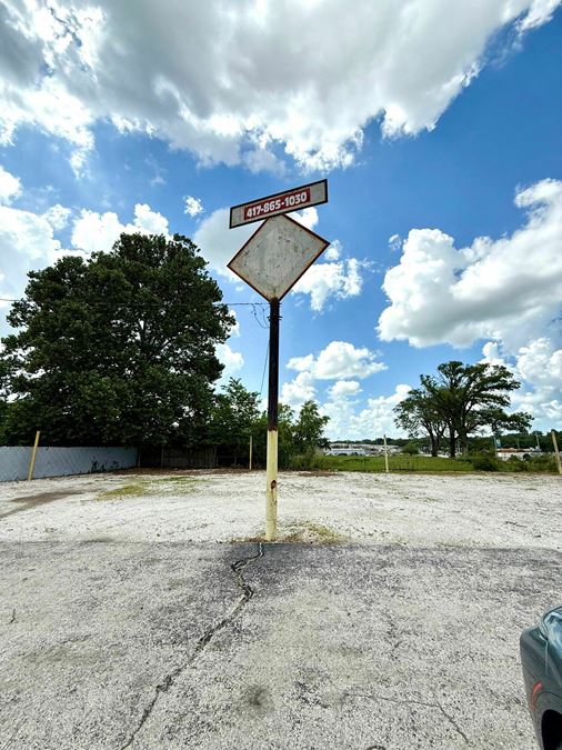 1,581 SF on .48 Acres Zoned HC in NW Springfield