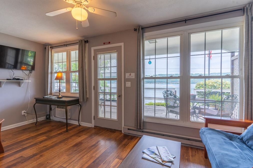 Admiral Peabody's  Lakeside Lodging