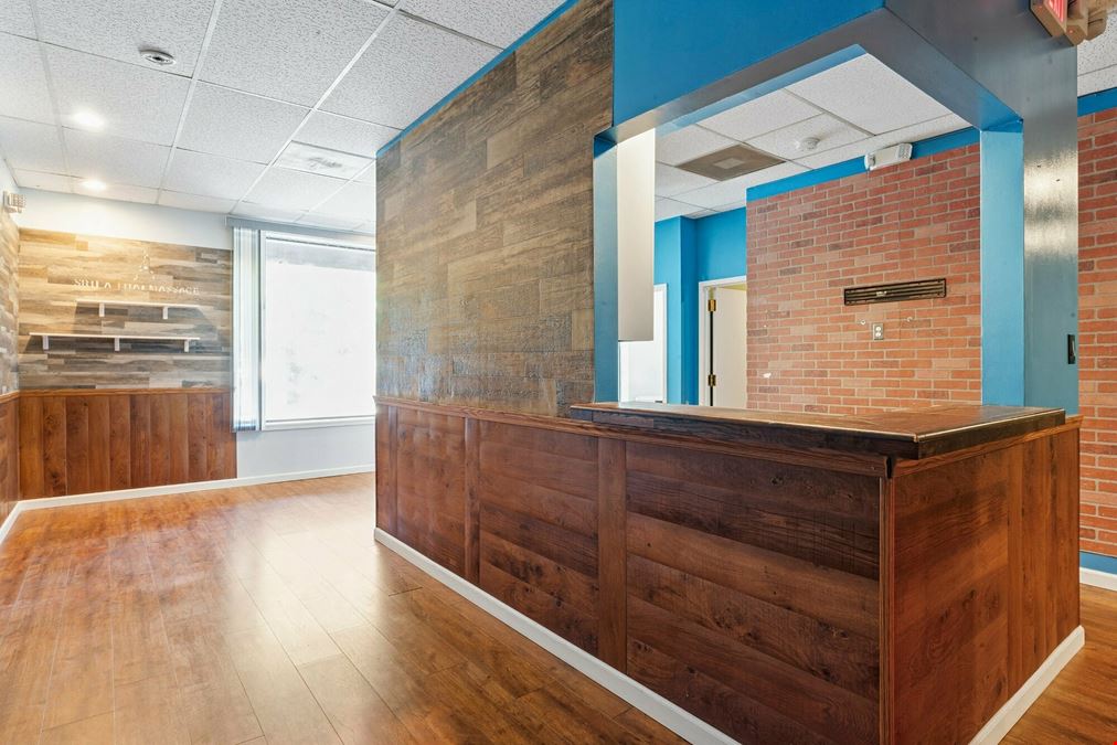 Retail Condo in Oakton For Sale