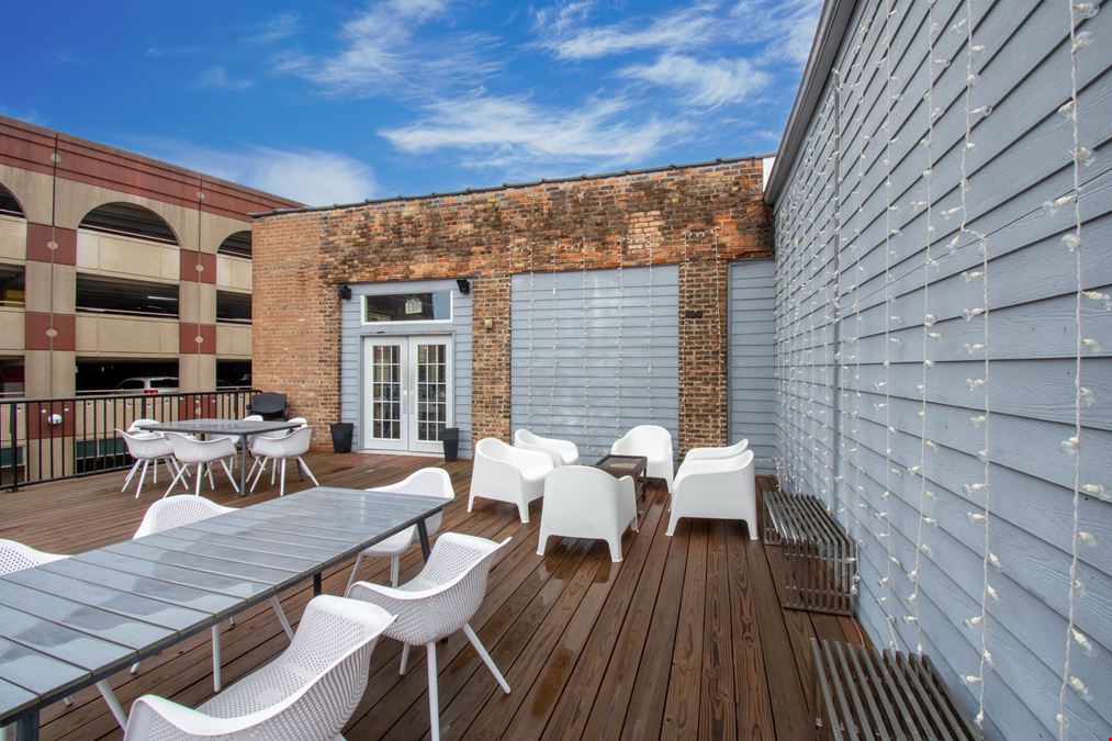 Restaurant/Banquet Facility in Downtown Aurora