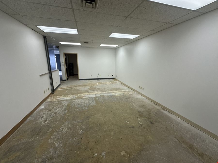 642 Sheridan Dr - 1,900+/- SF Retail Space