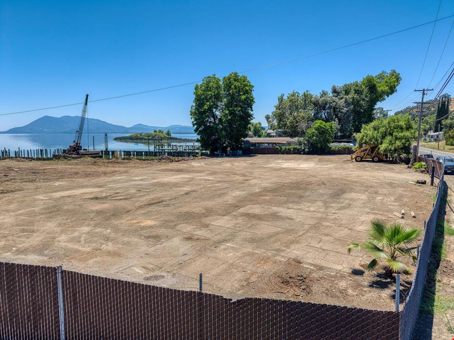 Lakeport: Lake Front Property