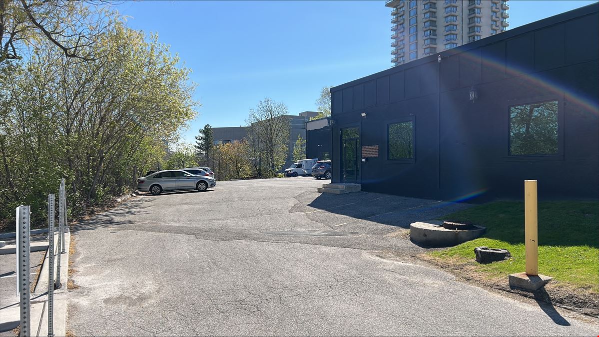 25 Lesmill Rd, North York, ON M3B 2T3