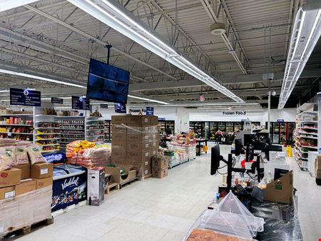 Preview of Retail space for Sale at 2822 E Maple Rd
