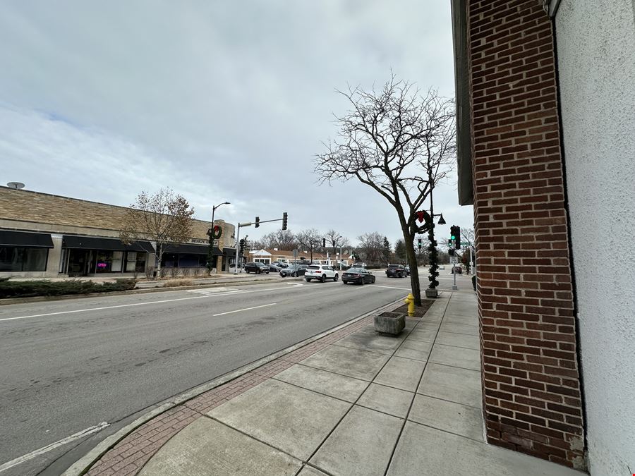 Retail Space at Glenview and Waukegan Intersection