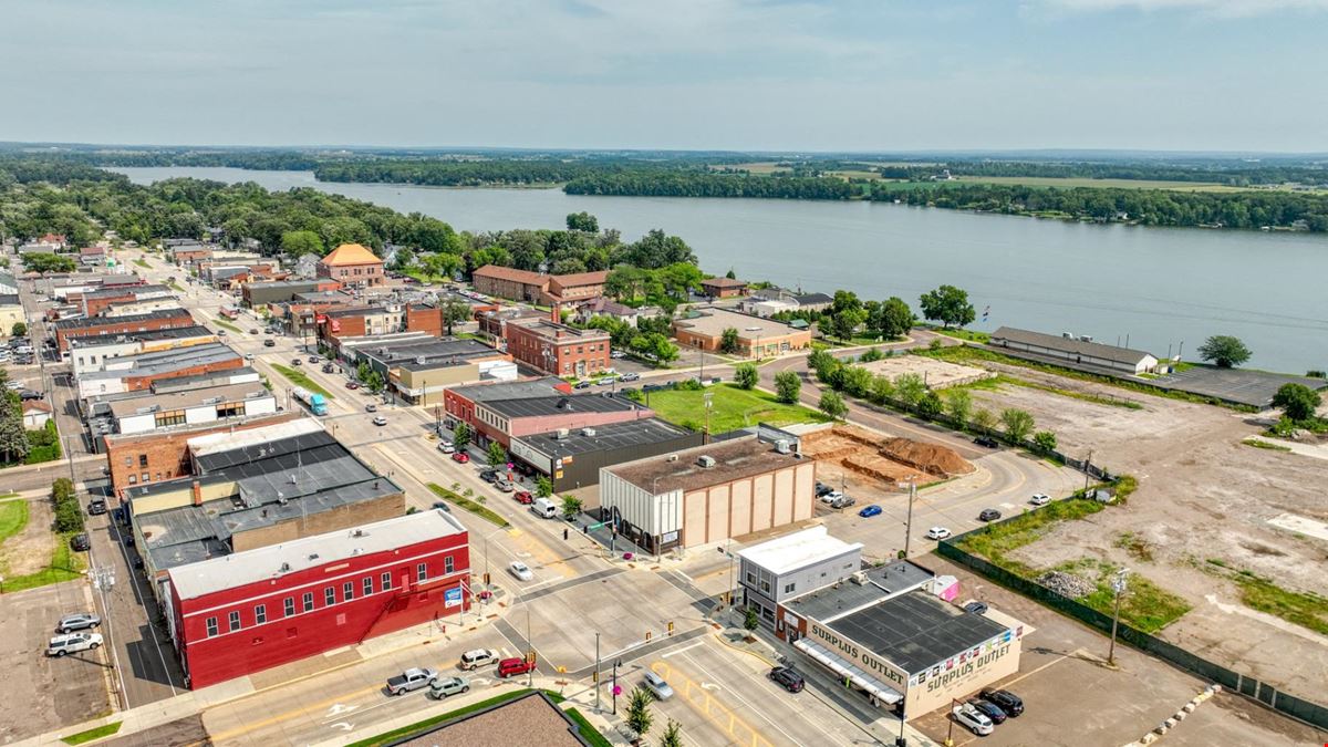 1 N Main St