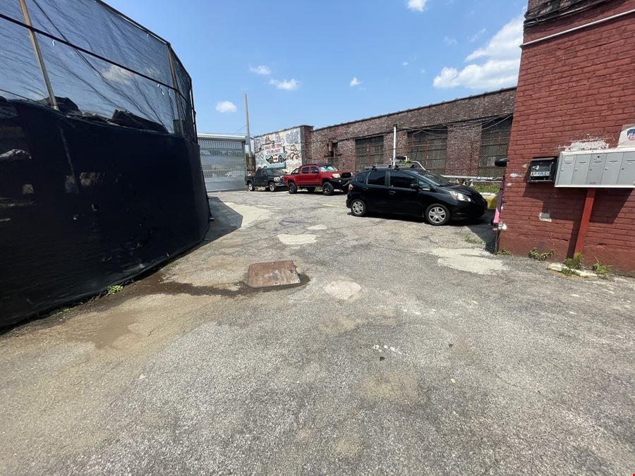 976 Grand St