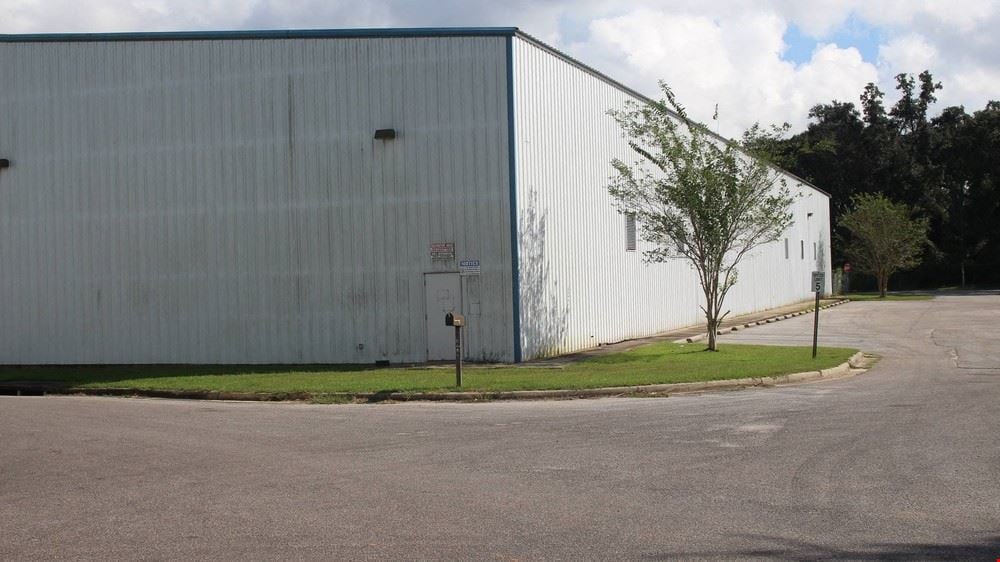 25,000sf Showroom/office/ Warehouse