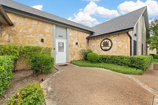 Preview of Office space for Sale at 5207 Lake Shore Dr