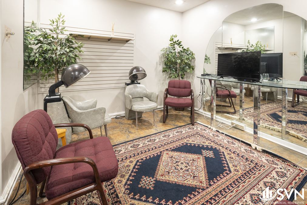 Highly Visible Turn-Key Salon Space