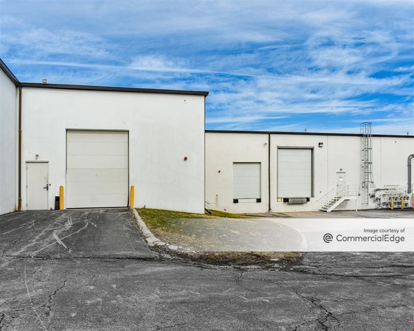 Crossroads Commerce Center
