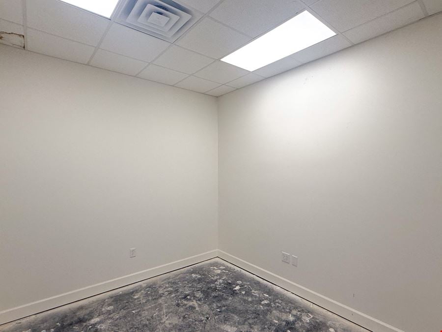 Flex Space on Airline Hwy with Large Showroom
