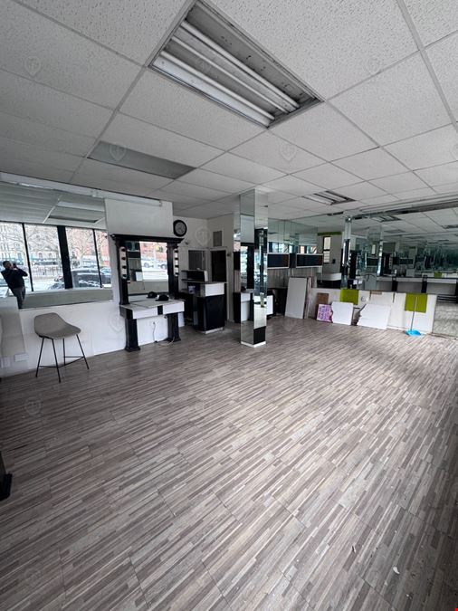 600 SF | 67 Macombs Place | Retail Space With 15 Feet of Glass Frontage For Lease
