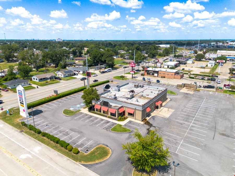Freestanding 7,850 SF Restaurant at Entrance to Lake Charles Power Center