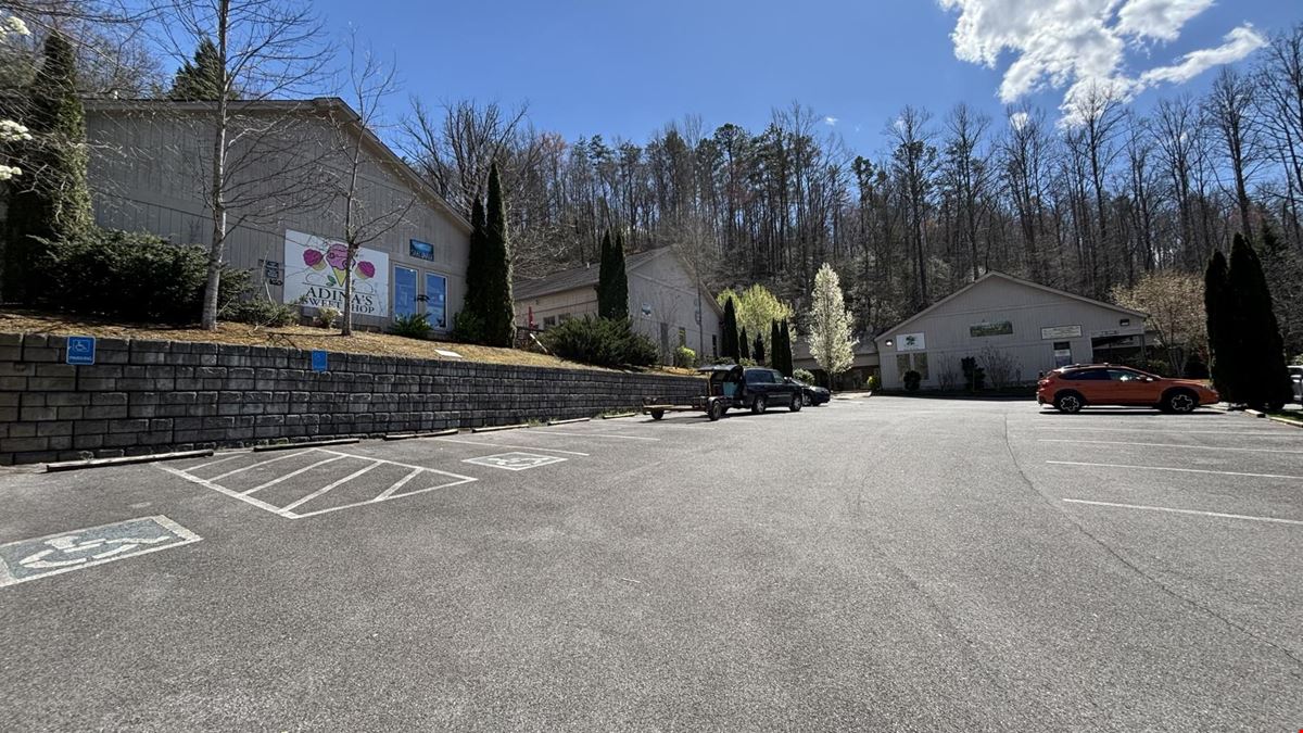 170 Glades Rd