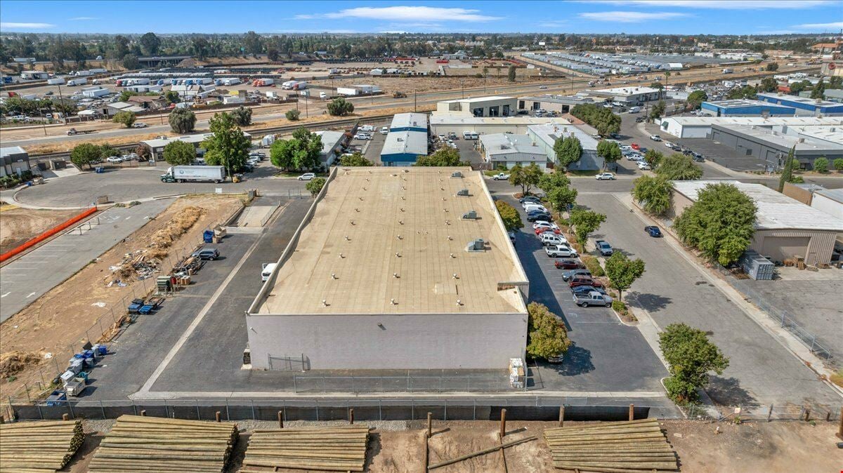(2) Open Warehouse Spaces in Bullard Industrial Park