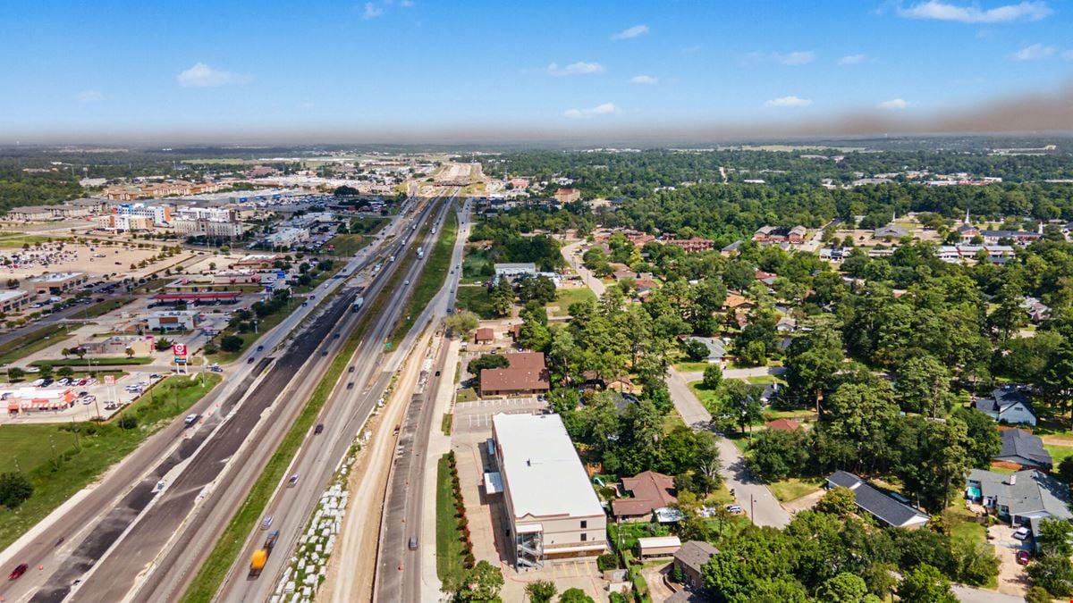 Move-In Ready Office Suite | Interstate 45 Frontage