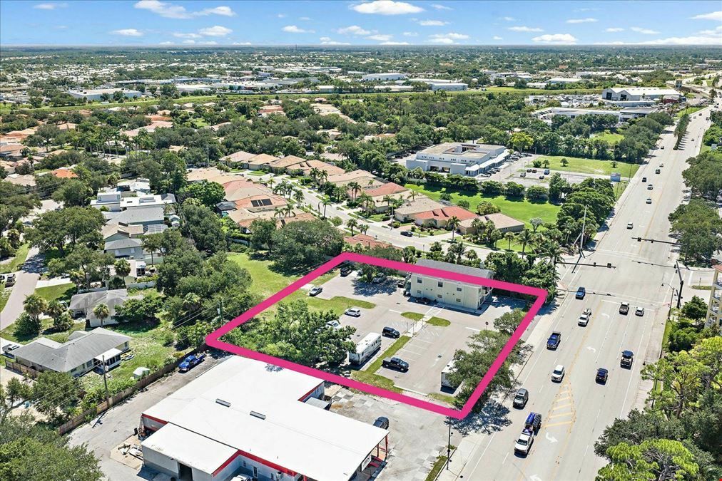 925 Tamiami Trl S