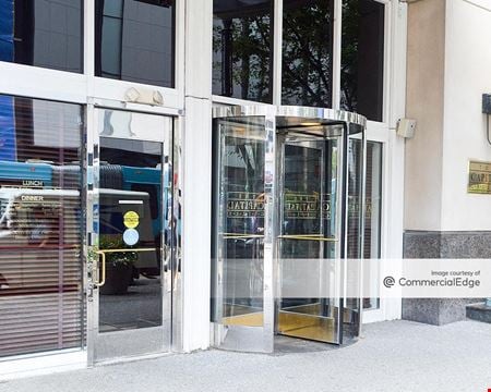 Preview of Retail space for Rent at 301 Fifth Avenue