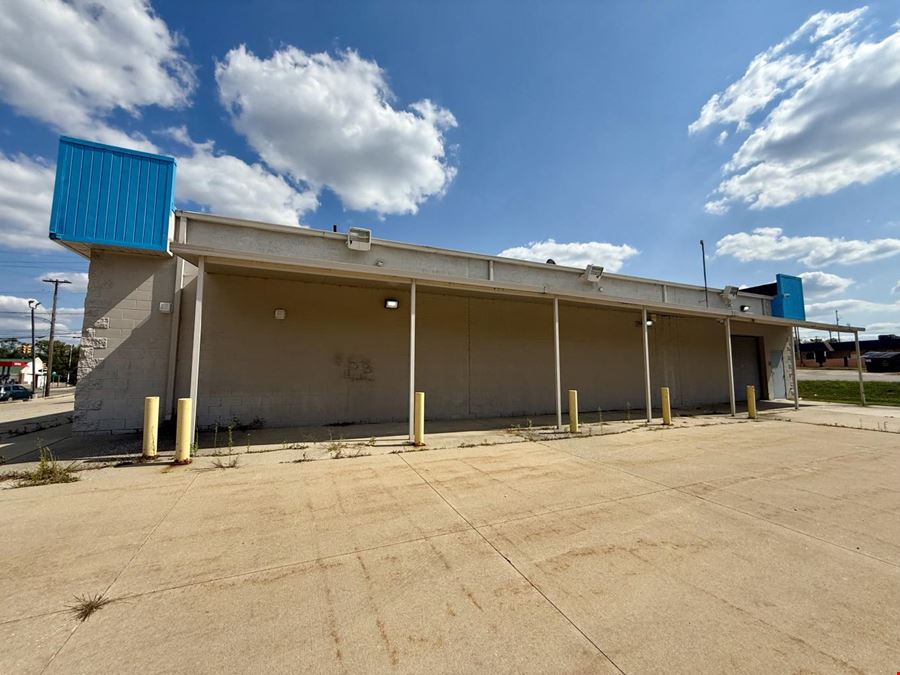 Stand Alone Retail on Signalized Corner Lansing MI