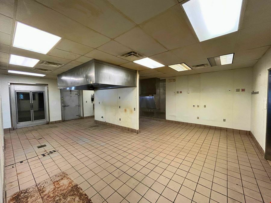 ±3,700 SF RETAIL SPACE FOR SALE OR LEASE IN NEOSHO MO