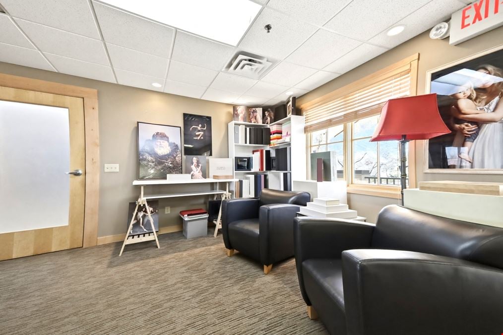 Beautiful Beacon Shore Office Park 2nd Floor Office Condo, located on Armstrong Lake in Oakdale!