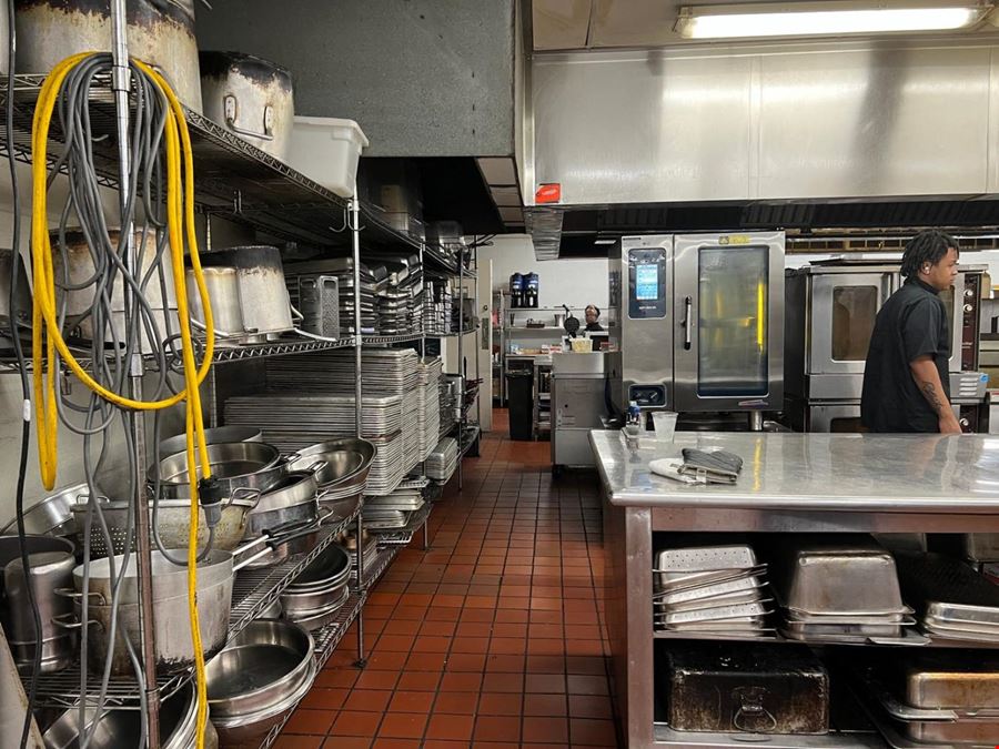 DoubleTree by Hilton Baltimore North - 1726 Reisterstown Rd Pikesville