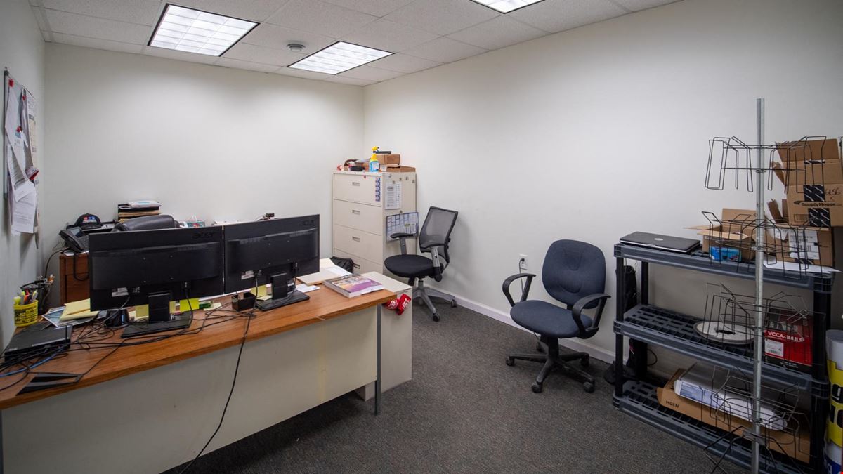 Turn key Professional Suite with Onsite Parking