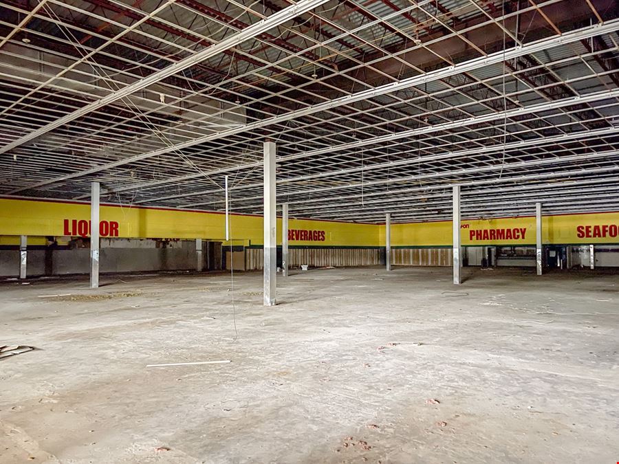 Highly Visible ±62,999 SF Retail Building on Florida Blvd