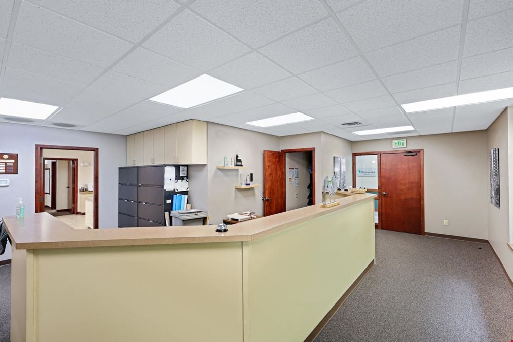 1131 E Westview CT