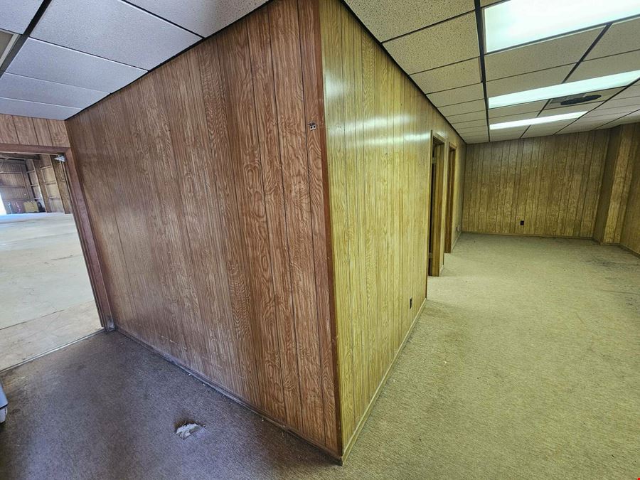 2 Loading Dock Shop/Office Near I-20