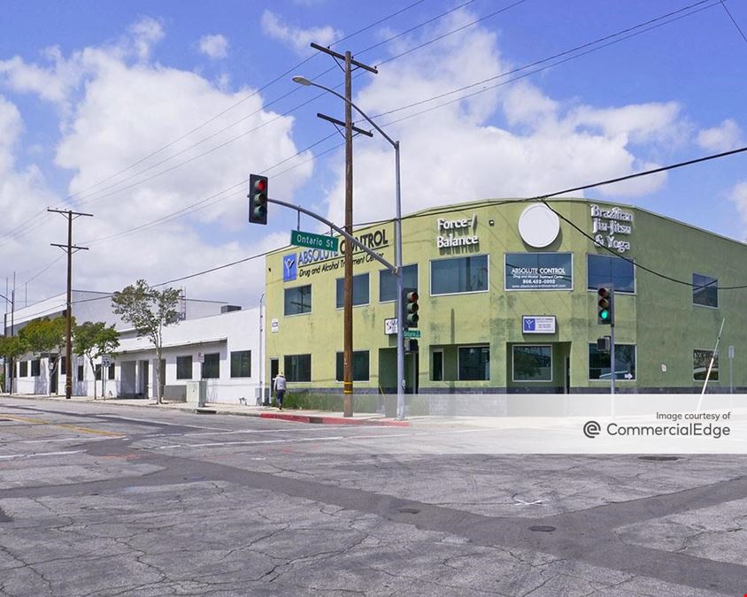 3101 & 3111 Winona Avenue