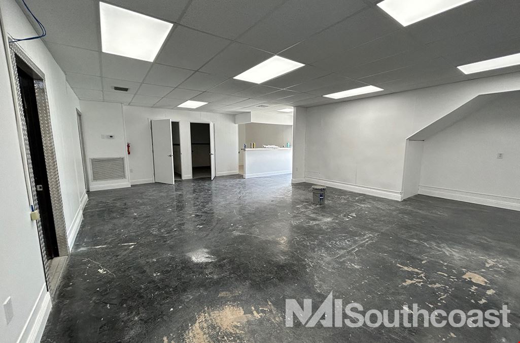 3,757 SF Industrial With 0.25-Acre Yard