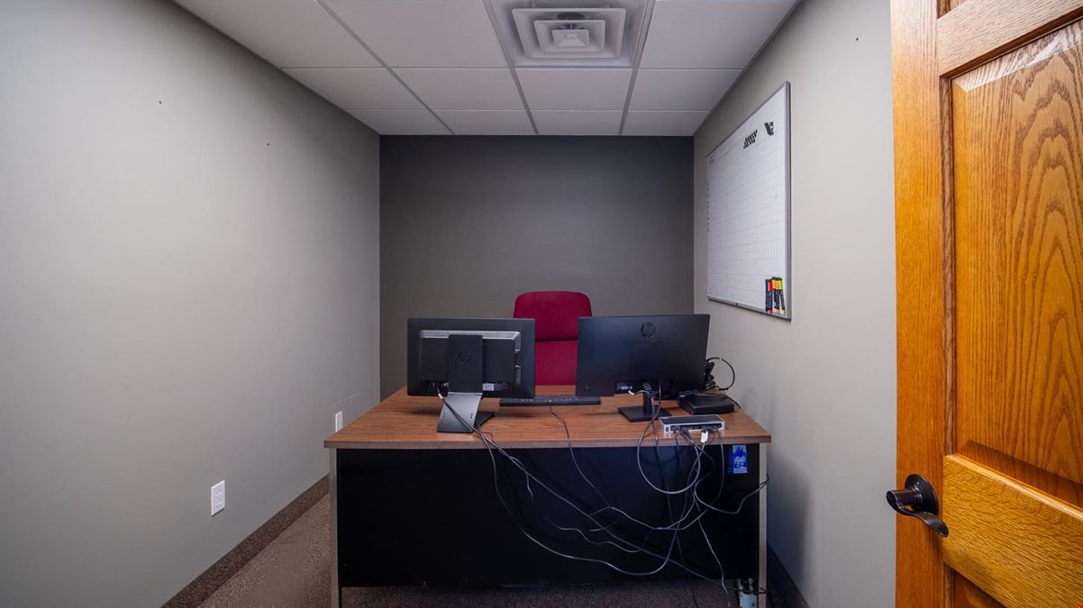 Flexible Commercial Space on Broadway Ave