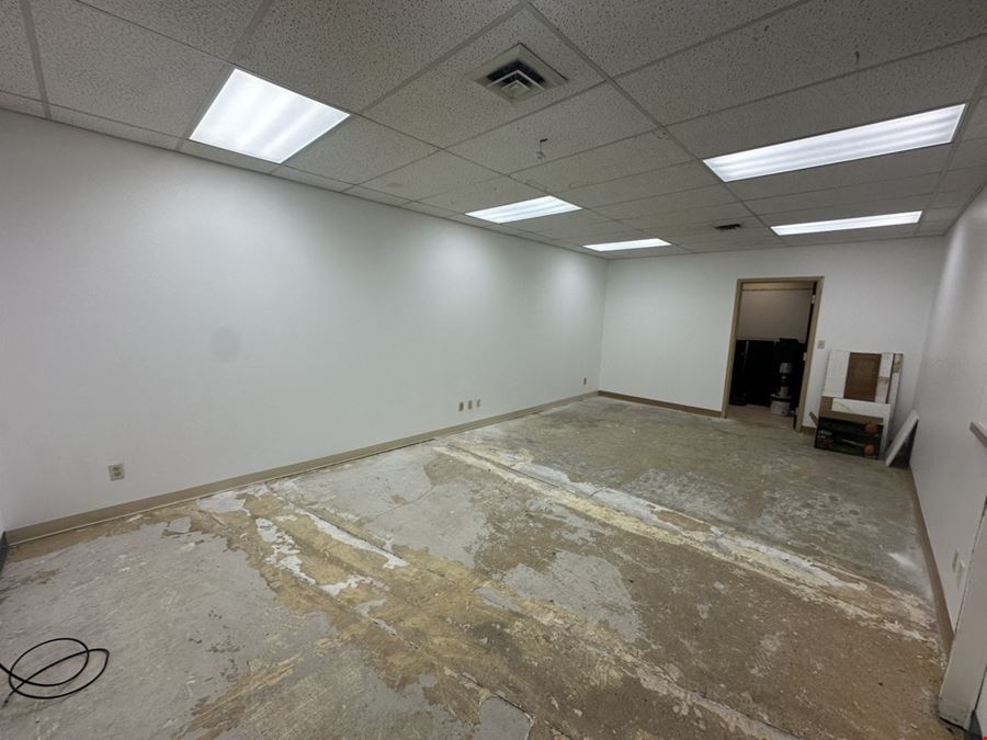 642 Sheridan Dr - 1,900+/- SF Retail Space