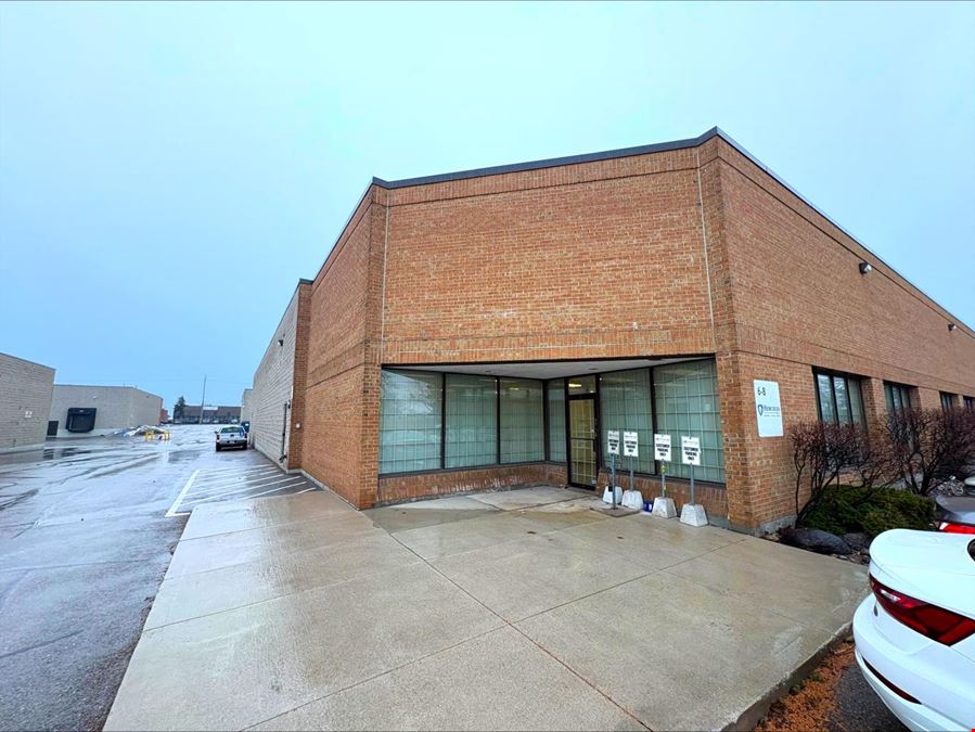 1750 Courtneypark Dr E, Mississauga, ON L5T 1W1