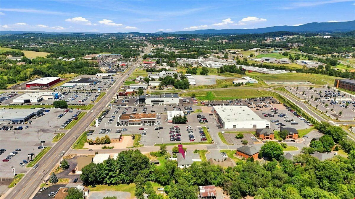 UPDATED COMMERCIAL BUILDING FOR SALE OR LEASE