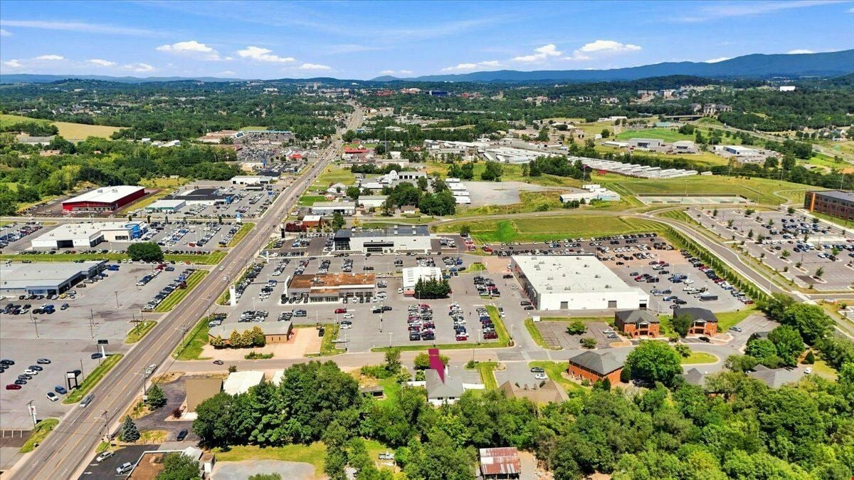 UPDATED COMMERCIAL BUILDING FOR SALE OR LEASE