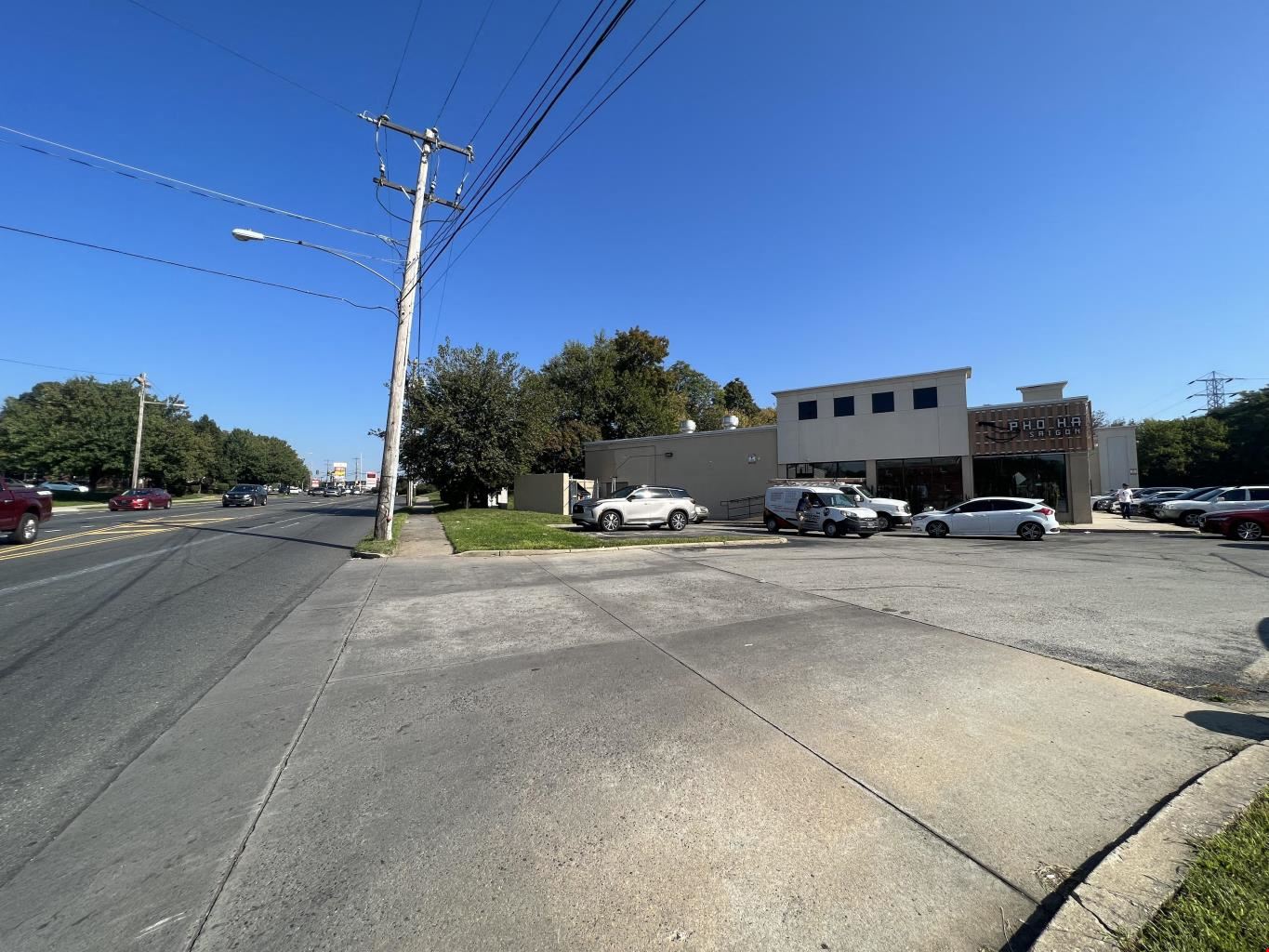 Versatile Retail & Event Space – Perfect for Pickleball or Business!