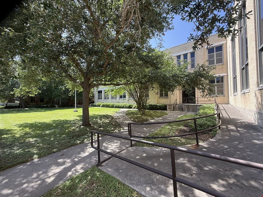 1528 Post Office St, Galveston, TX 77550- Galveston ALF Post Office Campus