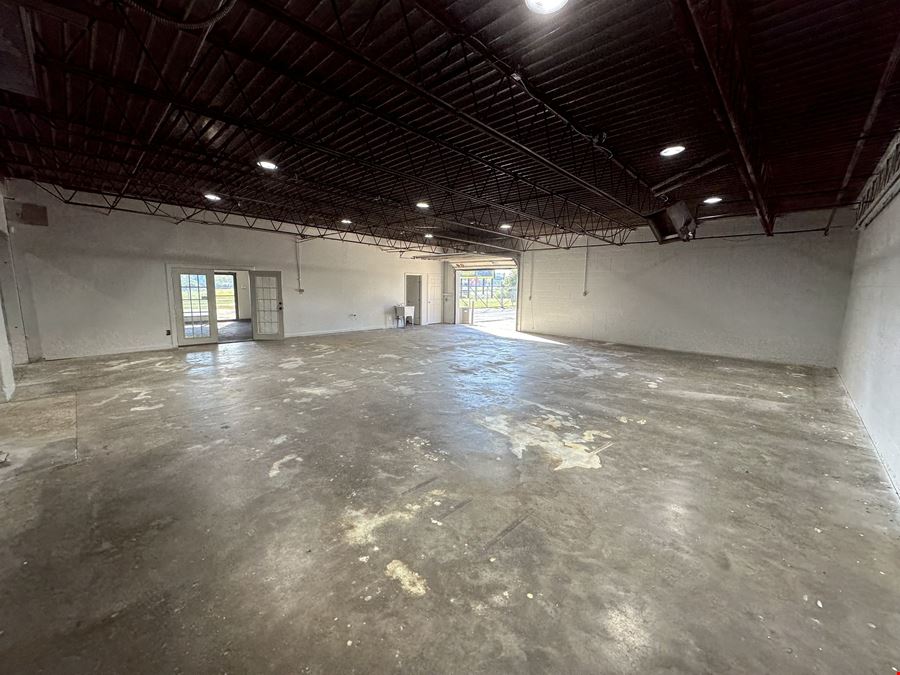 4651 N. 20th Street: ± 5,000 SF of Warehouse Space For Sublease