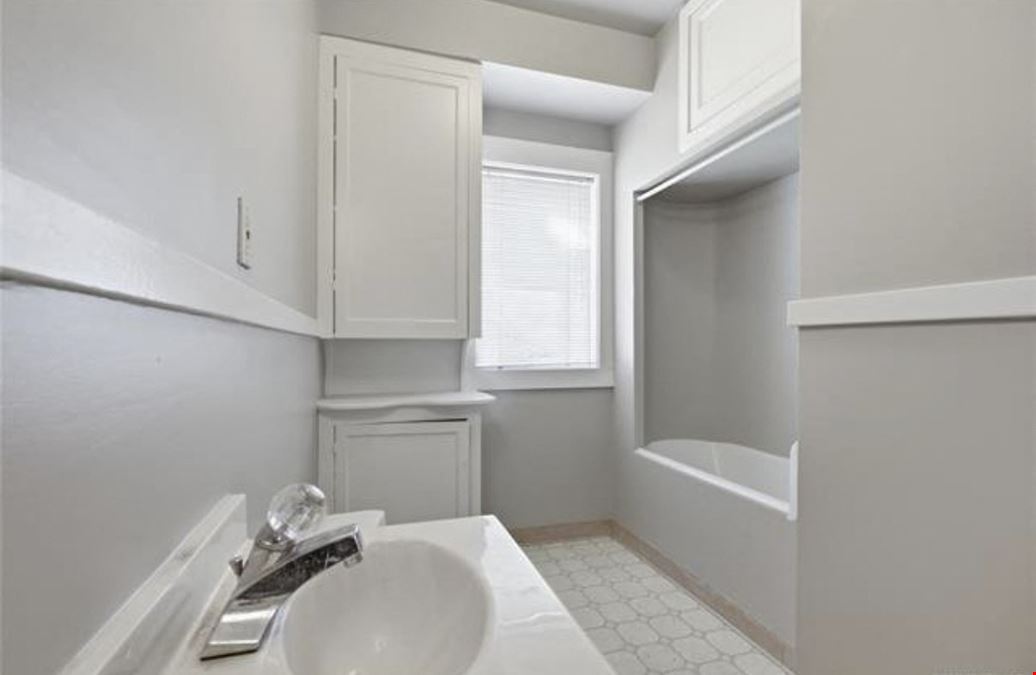 1207 S Carson Ave - Office