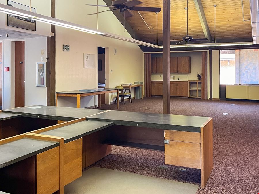 First-Class Training Facility on ±77.01 Acres