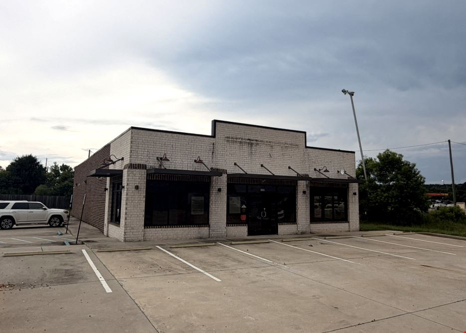 3,600 SF Retail/Medical Space | Sublease | Magee, MS